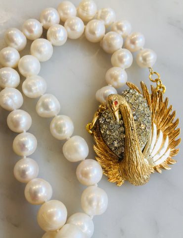 Swan and Pearls
